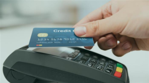 Limite alto do cartão de crédito: como evitar o impulso de gastar mais?